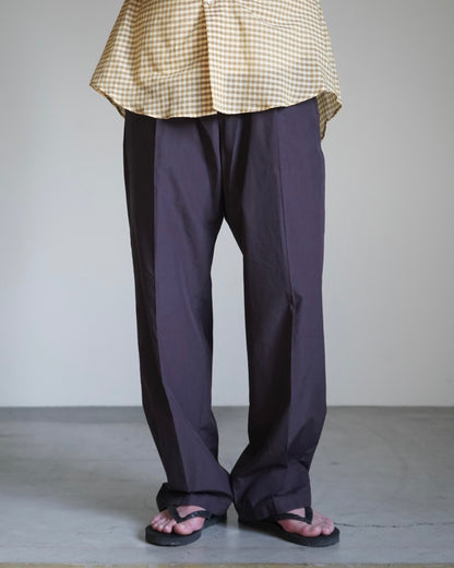 GARMENT-DYED FINX SHUTTLE WEATHER ONE-TUCK SLACKS