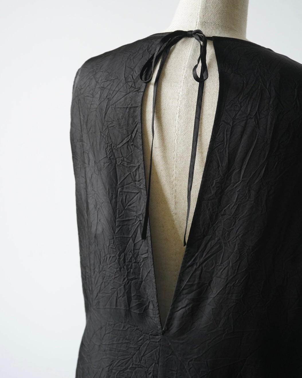 WRINKLED TWILL ROUND NECK LONG DRESS