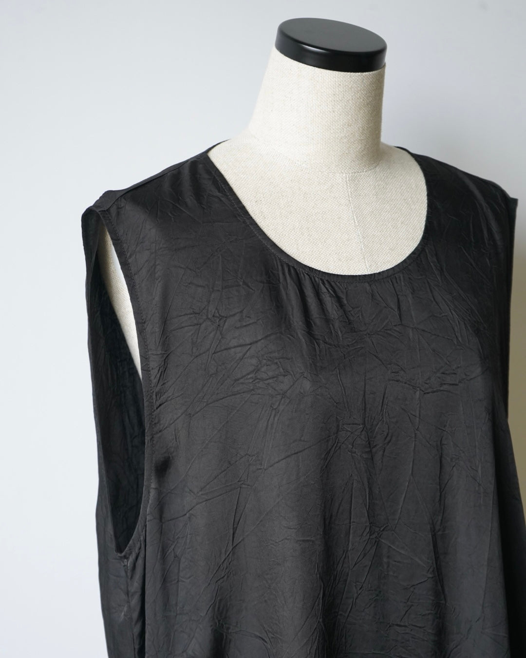 WRINKLED TWILL ROUND NECK LONG DRESS