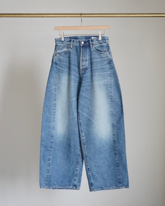 BARREL-LEG DENIM JEANS