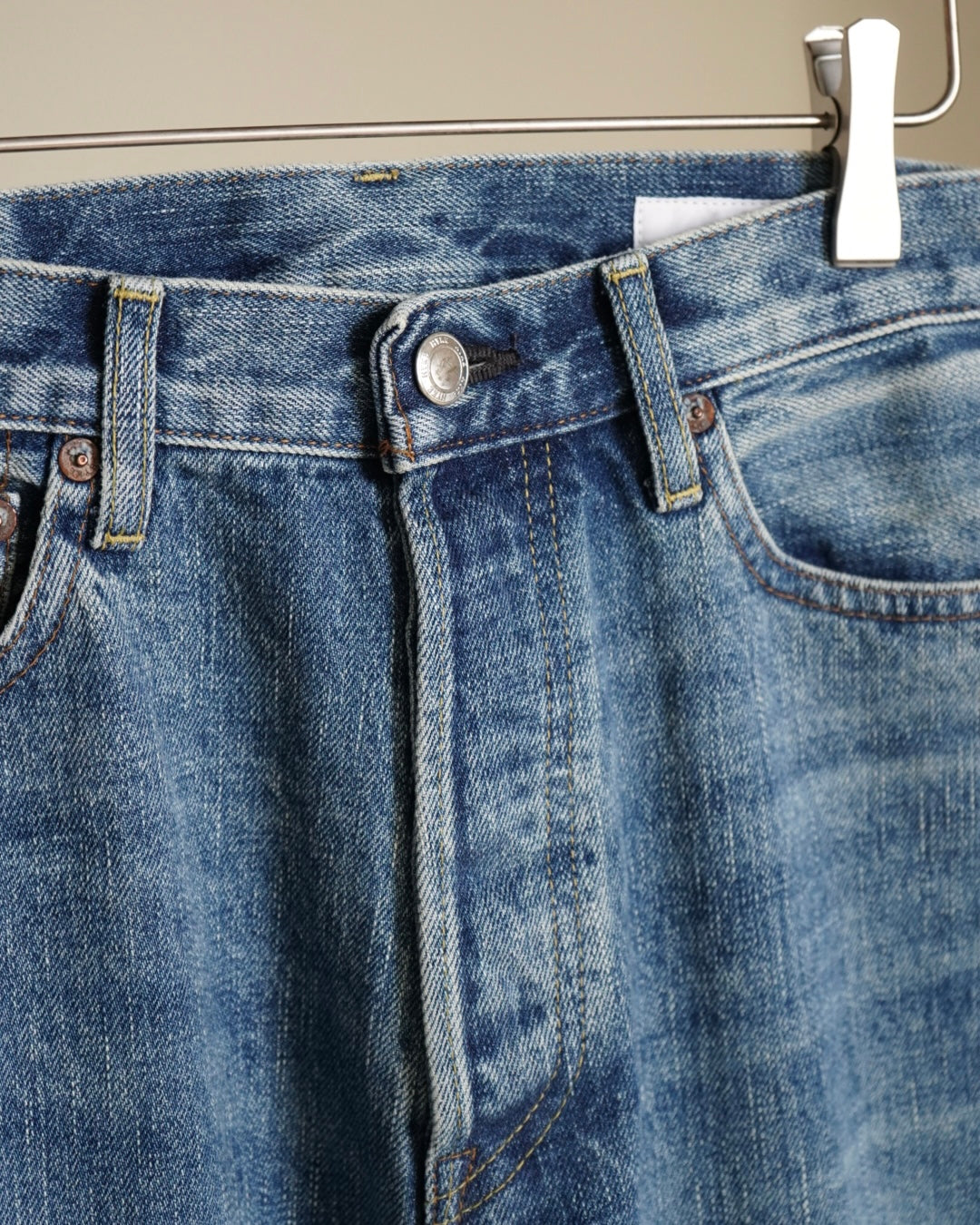 BARREL-LEG DENIM JEANS