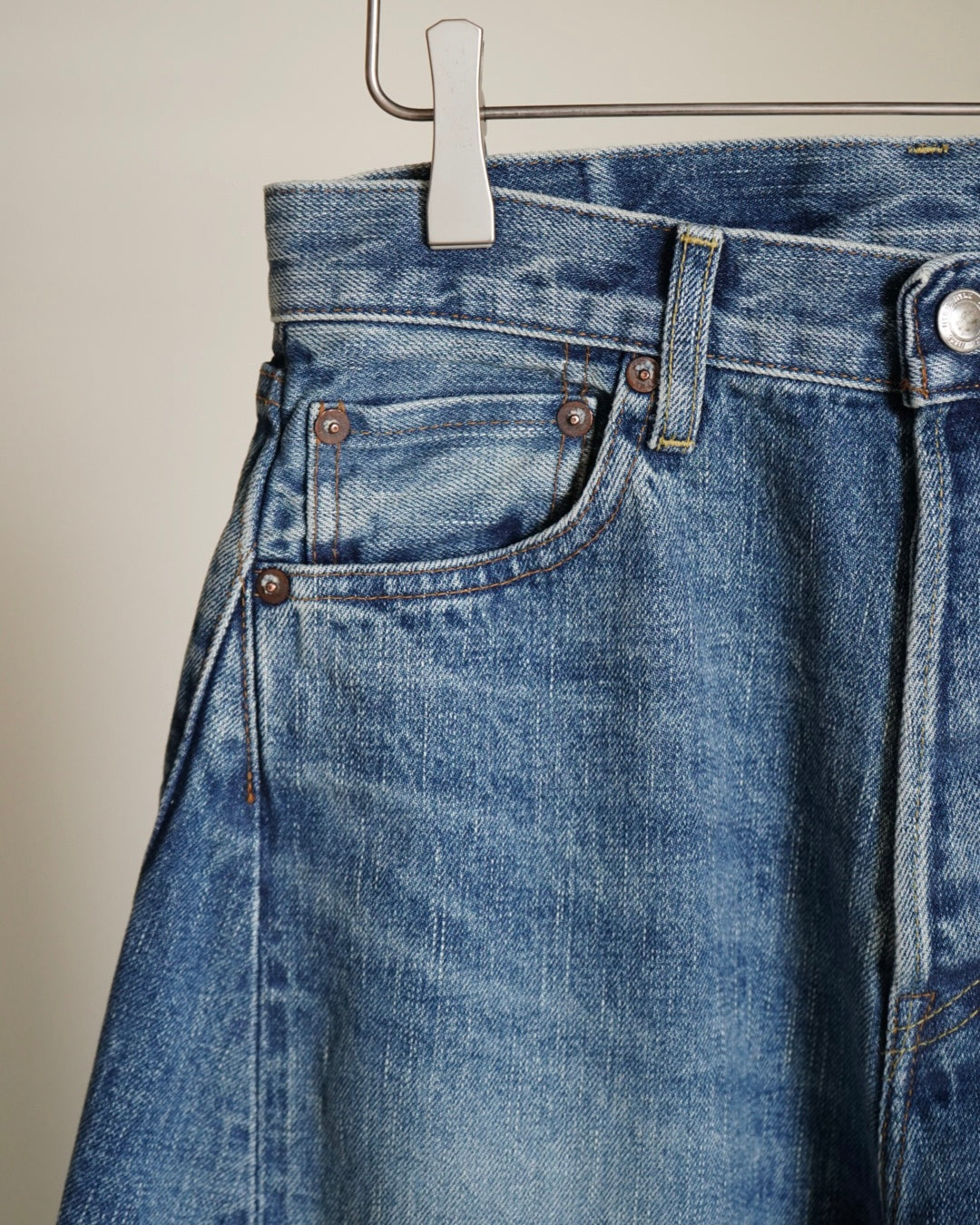 BARREL-LEG DENIM JEANS
