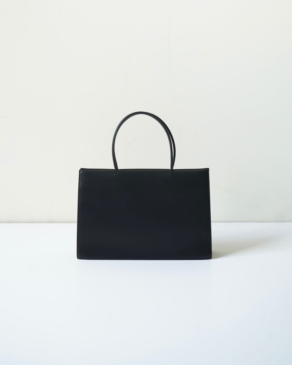 SQUARE-SHAPED TOTE BAG SHORT HANDLE : M