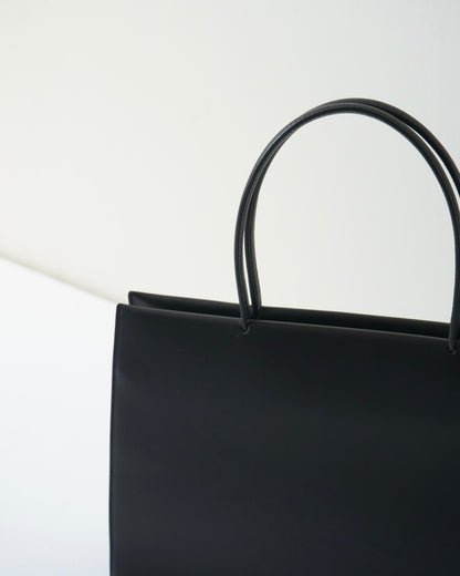 SQUARE-SHAPED TOTE BAG SHORT HANDLE : M