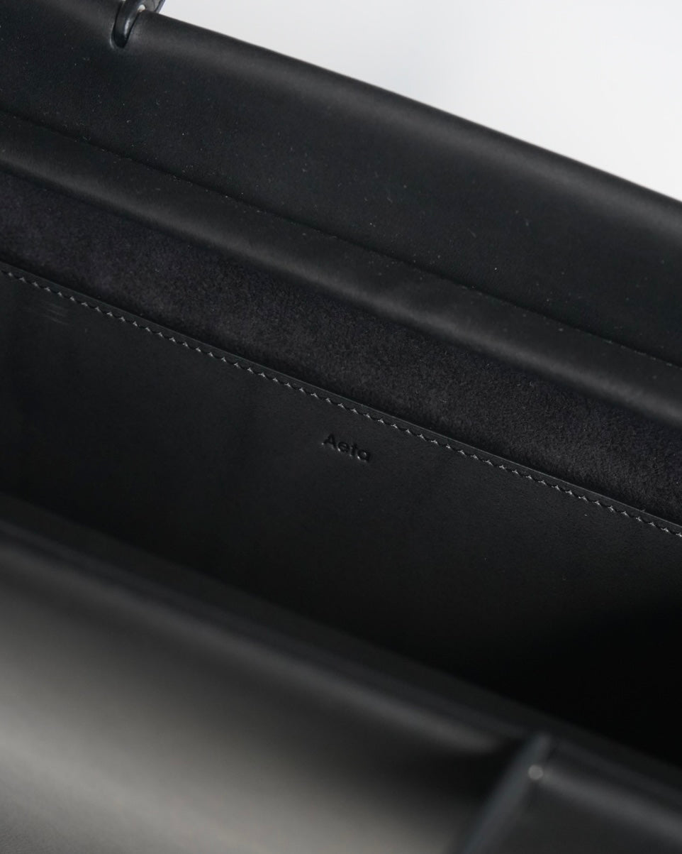 SQUARE-SHAPED TOTE BAG SHORT HANDLE : M