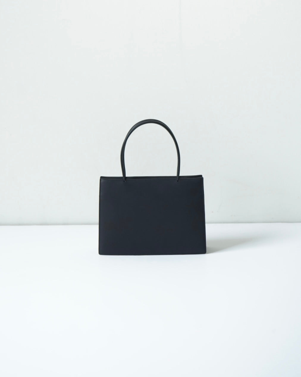 SQUARE-SHAPED TOTE BAG SHORT HANDLE : S