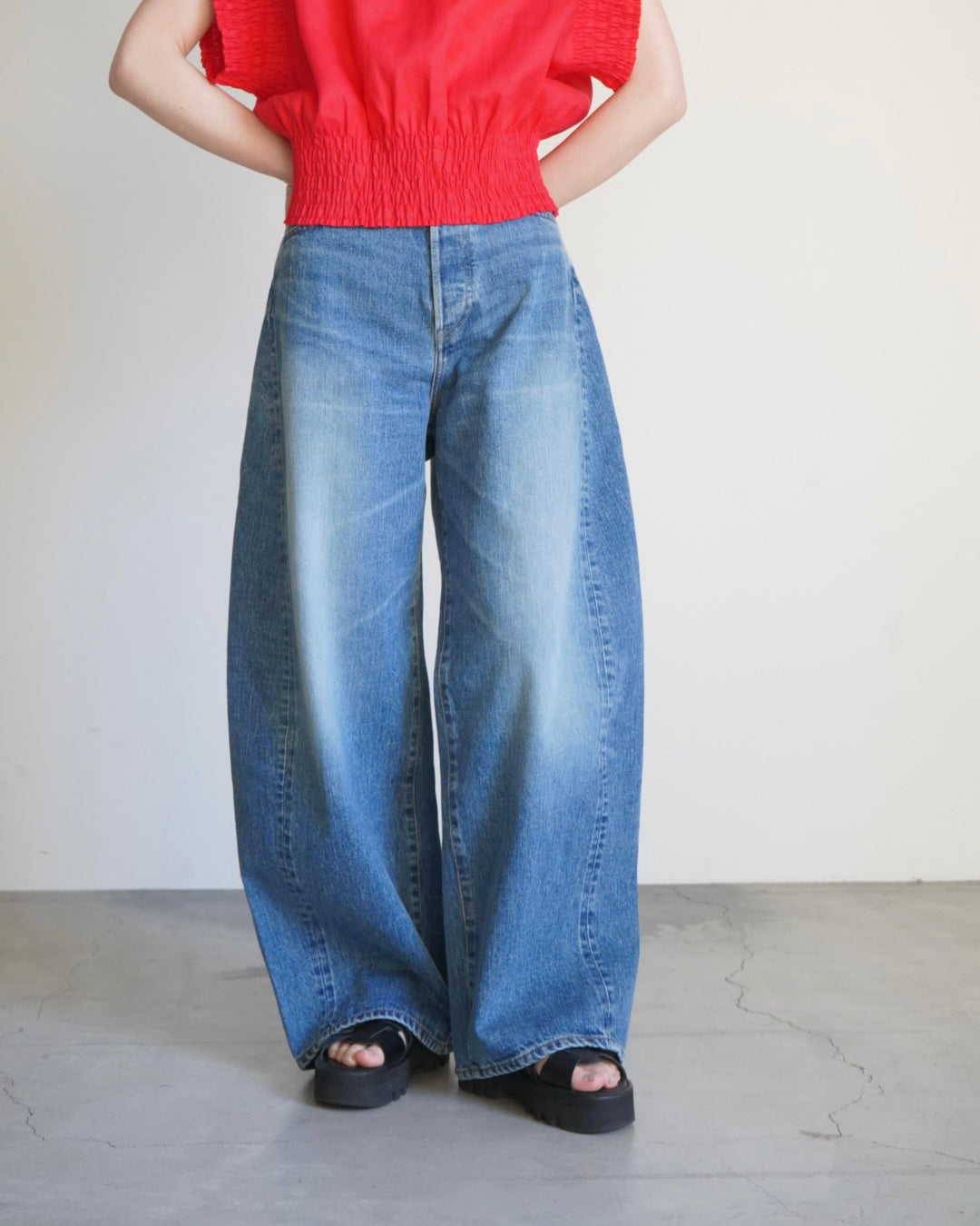 BARREL-LEG DENIM JEANS