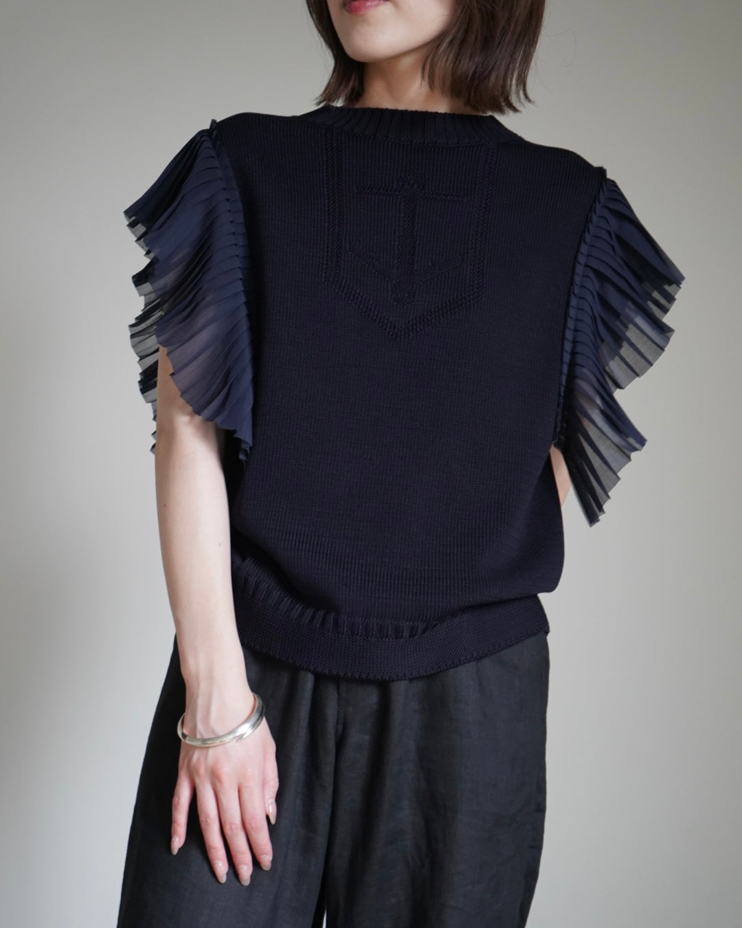 SLEEVELESS PLEATED GUERNSEY KNIT