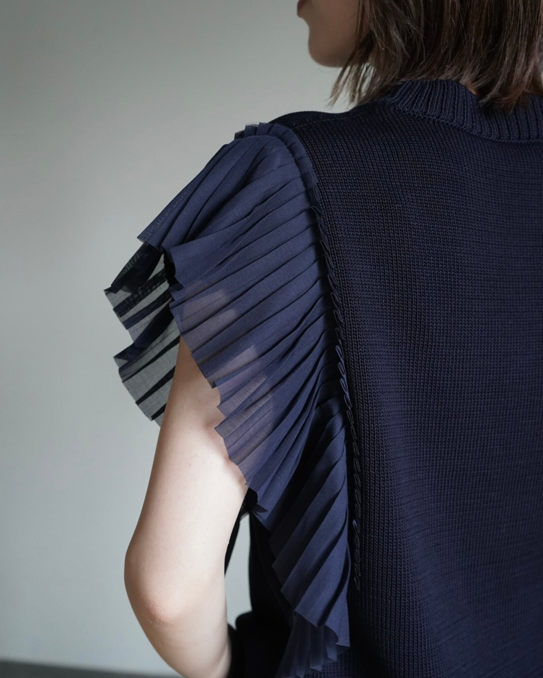 SLEEVELESS PLEATED GUERNSEY KNIT