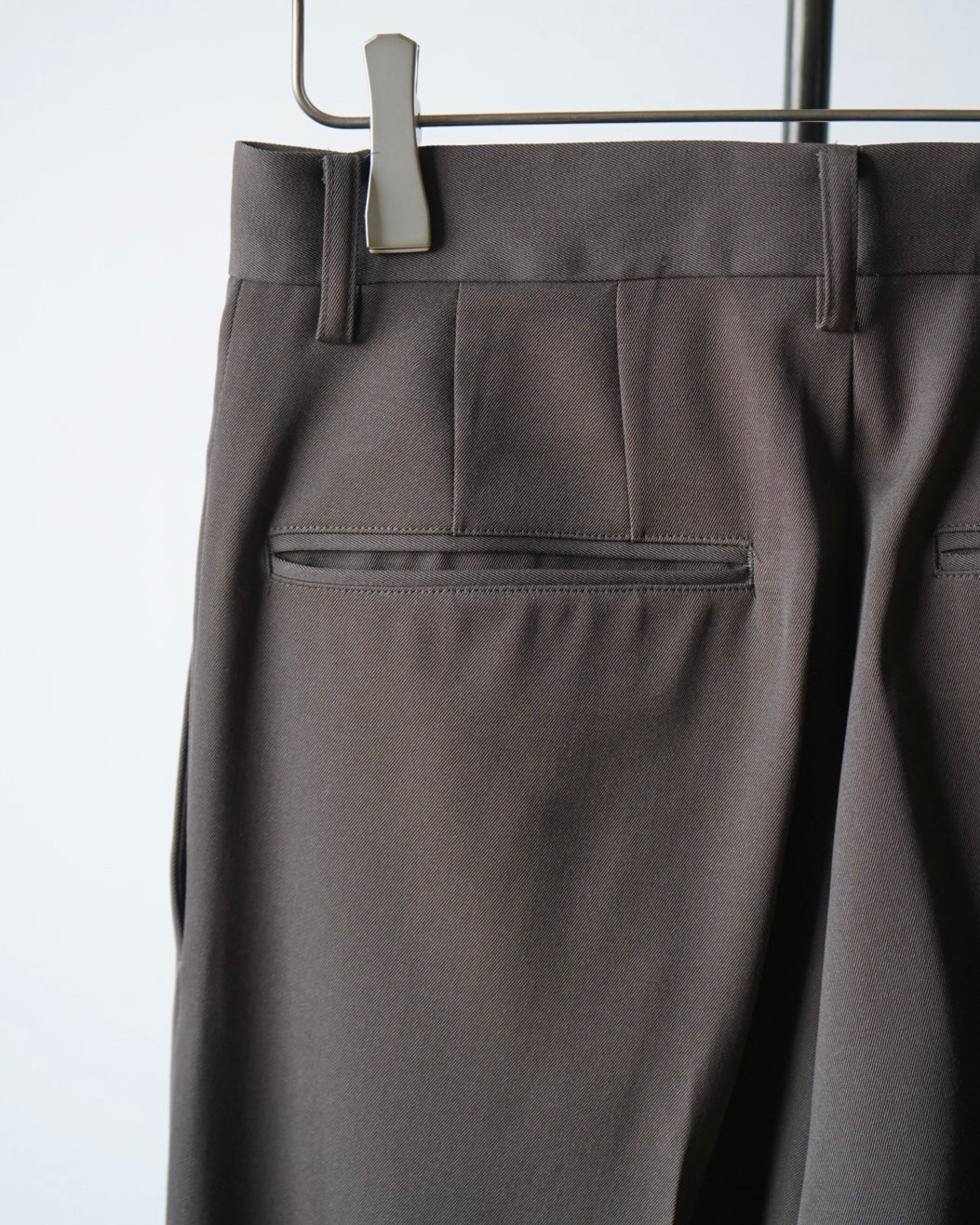 LIGHT WOOL MAX GABARDINE TWO-TUCK SLACKS