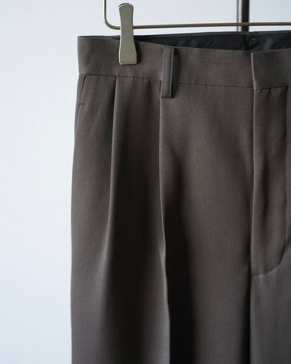 LIGHT WOOL MAX GABARDINE TWO-TUCK SLACKS