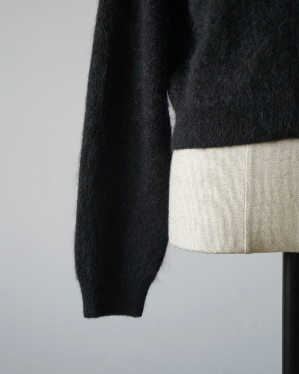 GARMENT-DYED BABY ALPACA FUR KNIT CREW-NECK CARDIGAN