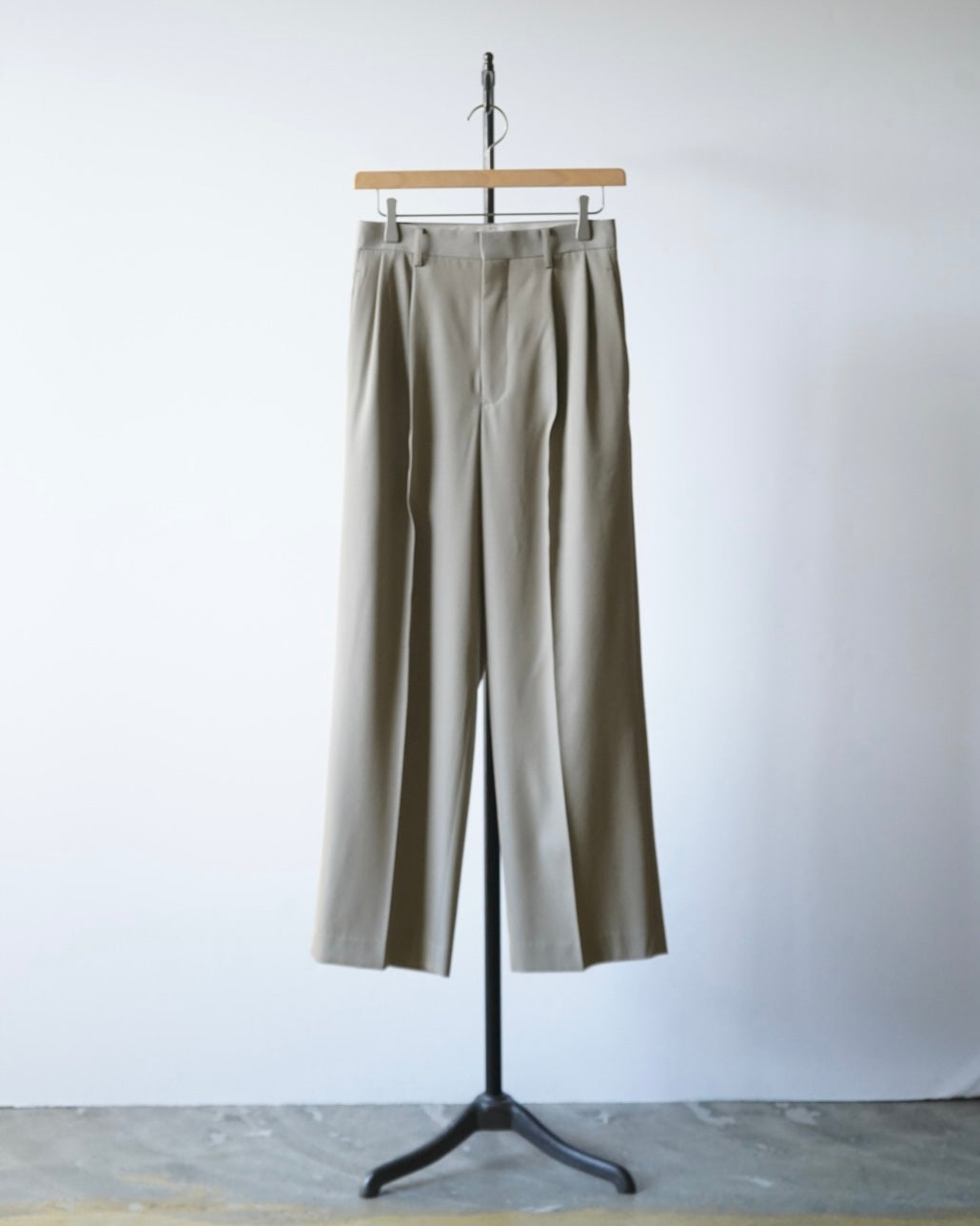 LIGHT WOOL MAX GABARDINE TWO-TUCK SLACKS