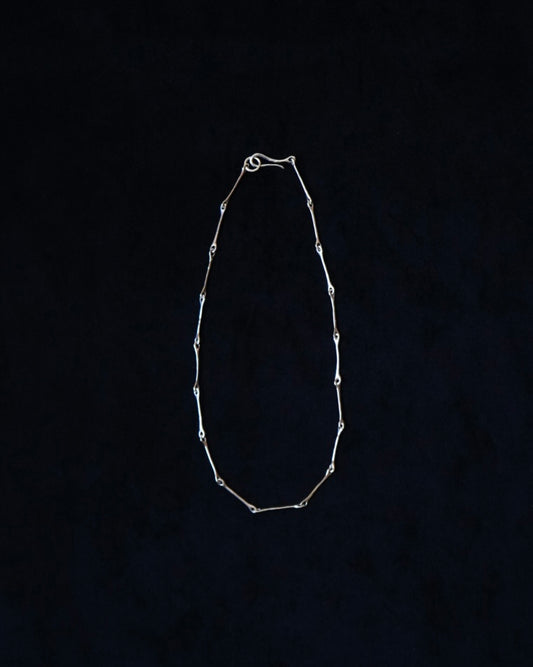 THIN FIBULA CHAIN NECKLACE