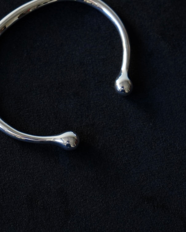 THIN FIBULA BANGLE