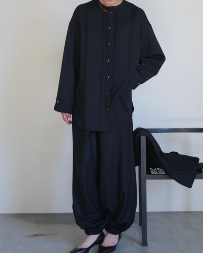 PIN TUCK STAND COLLAR BLOUSE