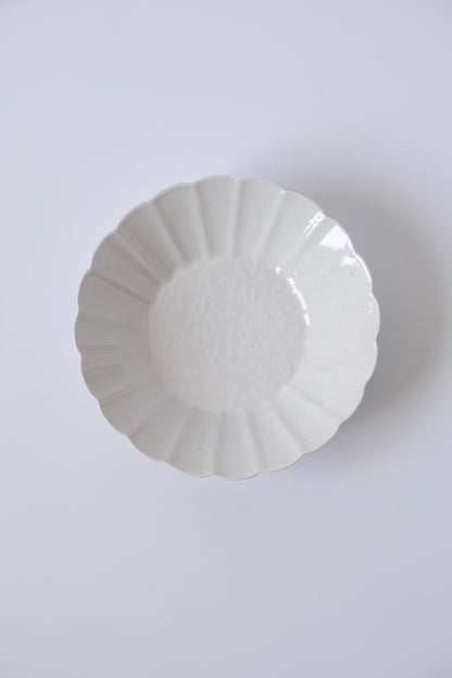 白磁唐草型打7寸菊花鉢