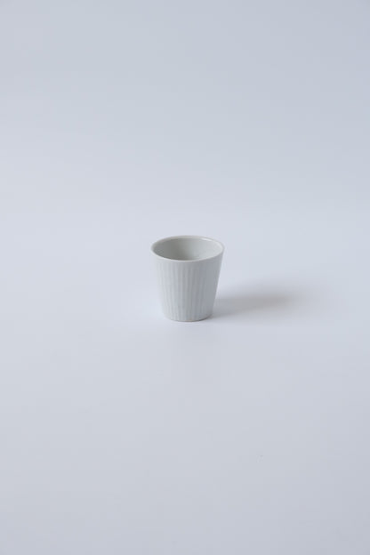 白磁シノギコップ