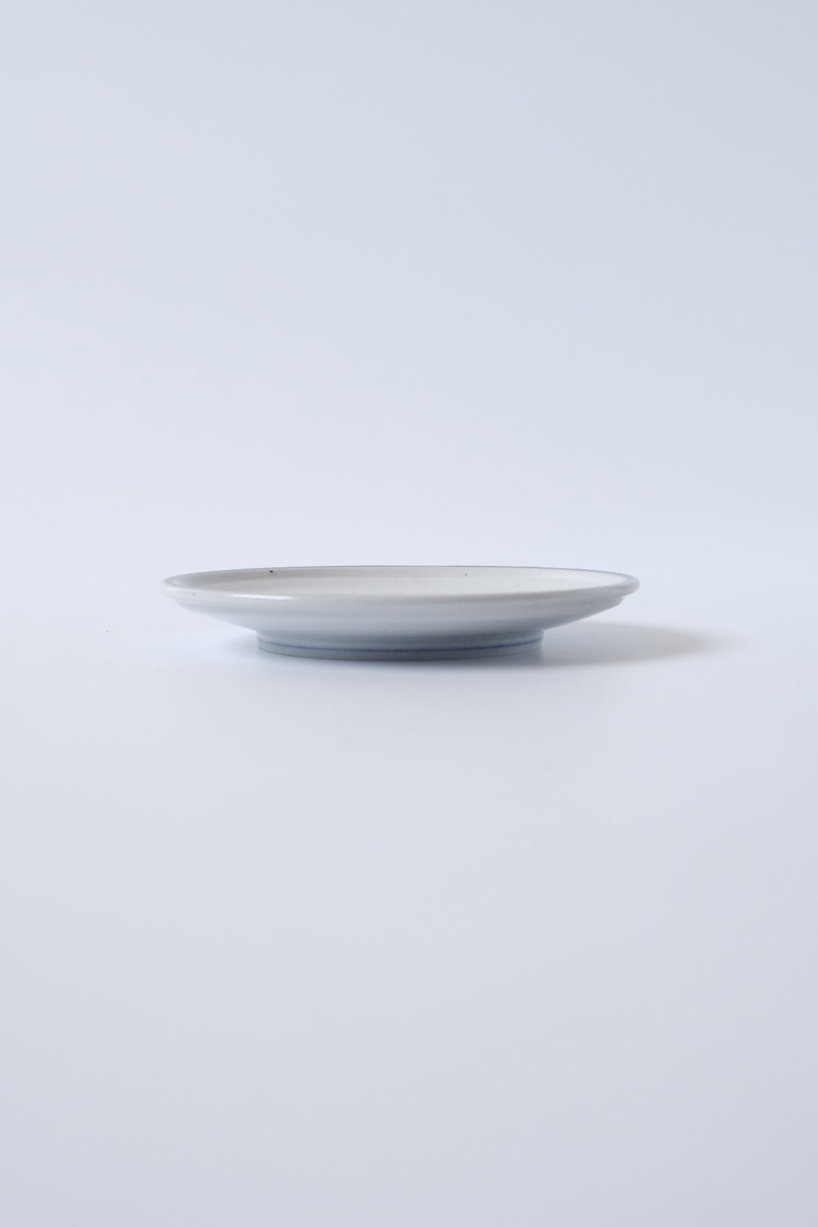 白磁５寸リム皿(青)