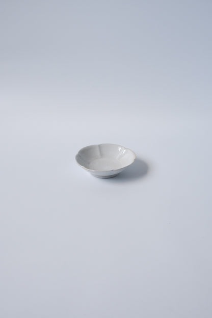 白磁花型皿