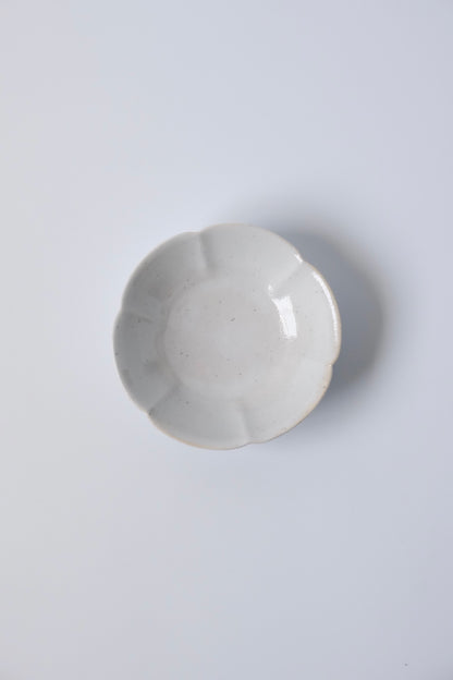 白磁花型皿