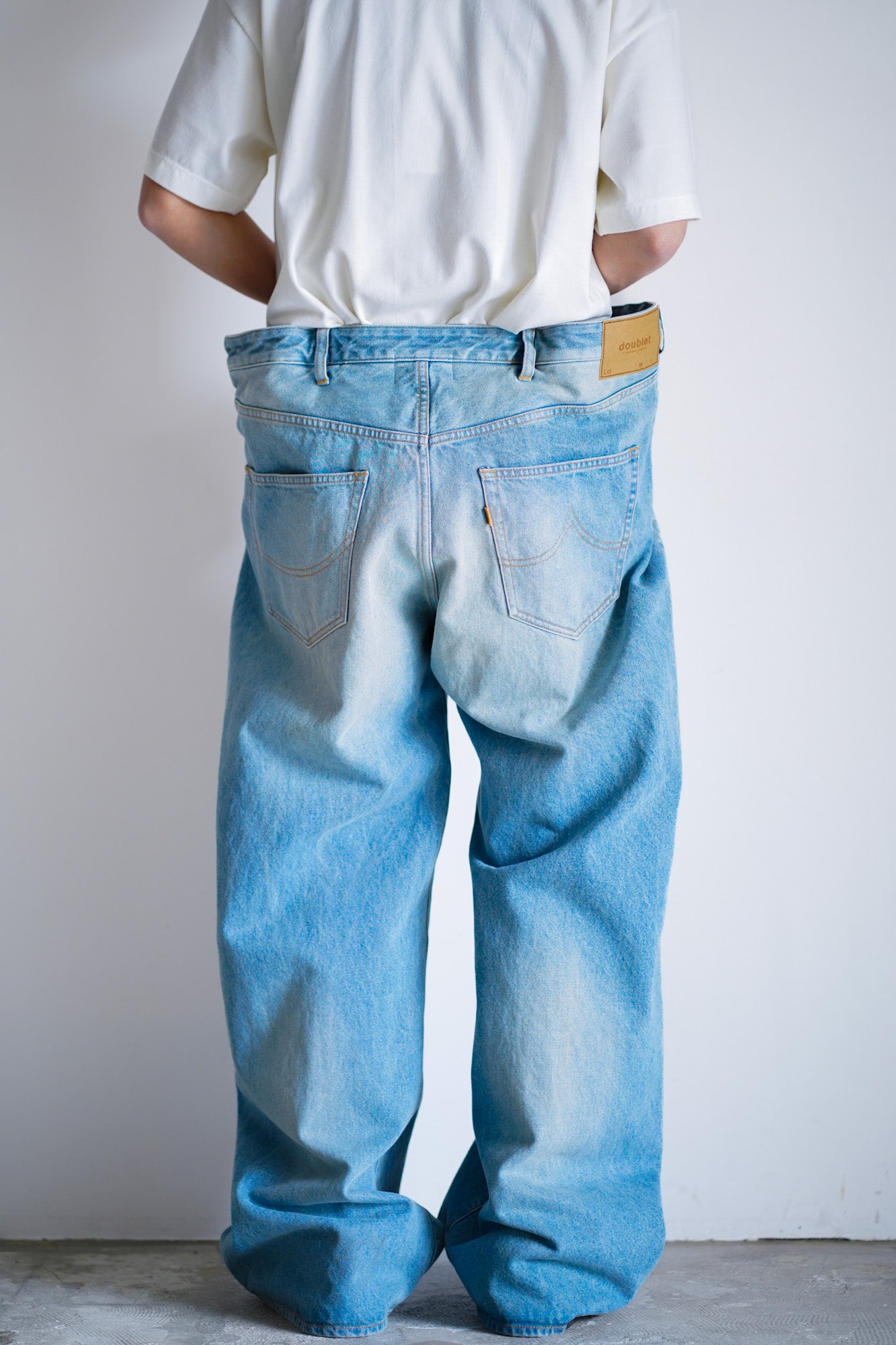 FLOATING WAIST DENIM PANTS