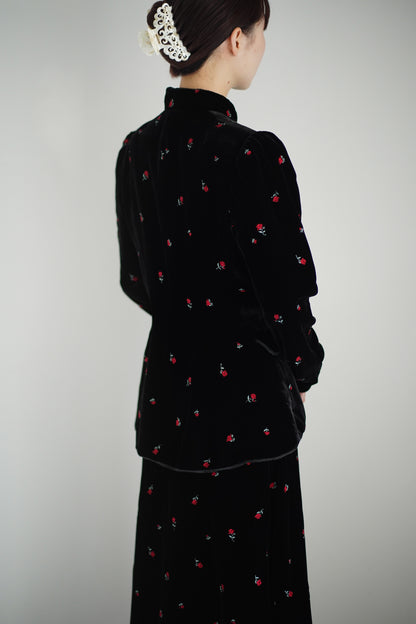 ROSE EMBROIDERED VELVET JACKET