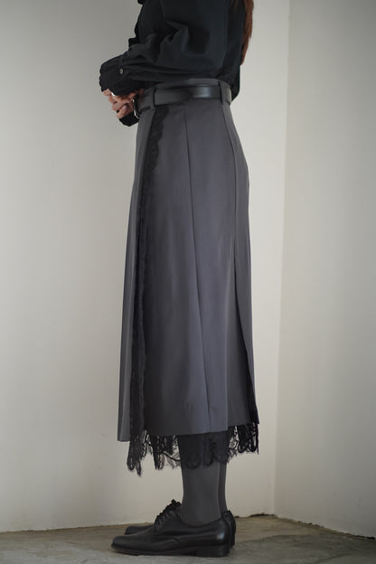 FINE WOOL PLEATED SKIRT WITH LACE TRIM