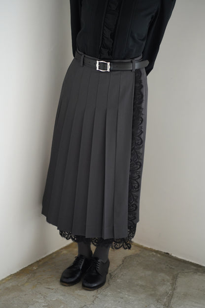 FINE WOOL PLEATED SKIRT WITH LACE TRIM