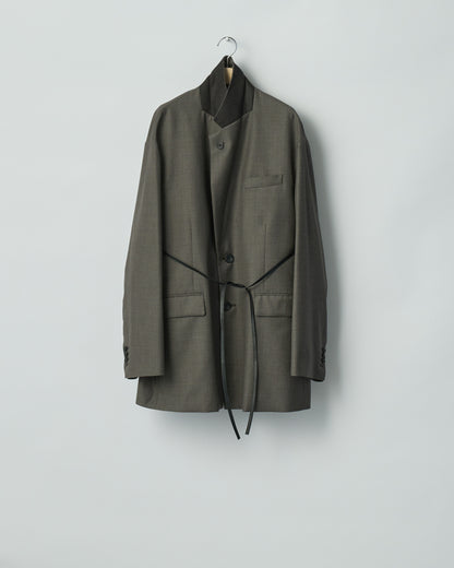 sssteinのEXTRA FINE WOOL OVERSIZED SINGLE BREAST LONG JACKETのカラーはBROWN GREYの襟を立てた際の商品画像です。こちらの商品は通信販売での購入が可能です。