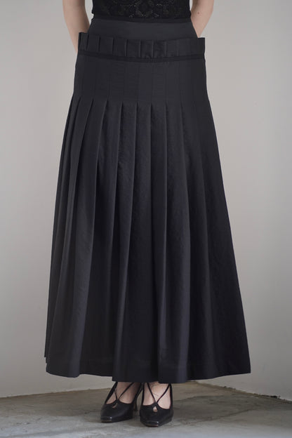 PLEATED MAXI SKIRT