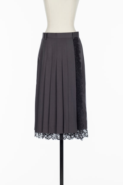 FINE WOOL PLEATED SKIRT WITH LACE TRIM