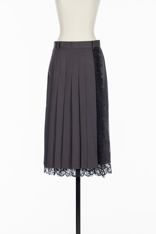 FINE WOOL PLEATED SKIRT WITH LACE TRIM