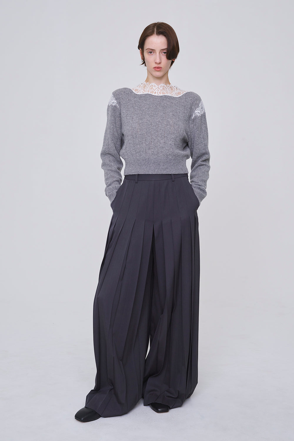 HAIRY LACE PANELED CROPPED PULLOVER