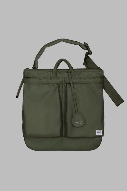 HYKE × PORTERのコラボレーションアイテムのHELMET BAGのOLIVE DRABの商品画像です。こちらの商品は通販で購入可能です。
