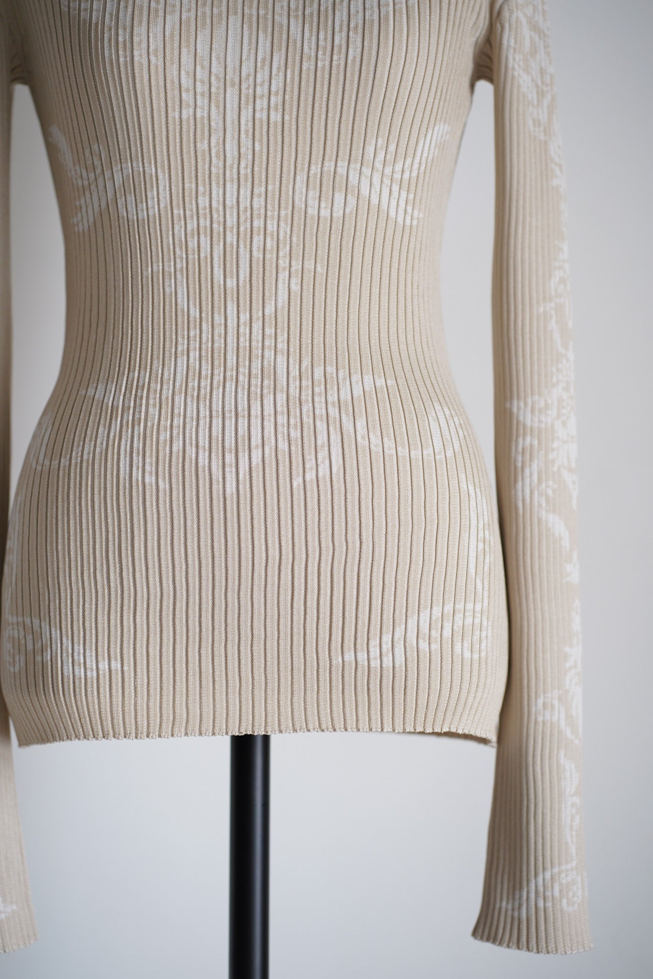 fetico DAMASK-PATTERN RIB KNIT TOP ベージュ DAMASK-PATTERN RIB KNIT TOP - BEIGE (FTC262-0708) | セレクト