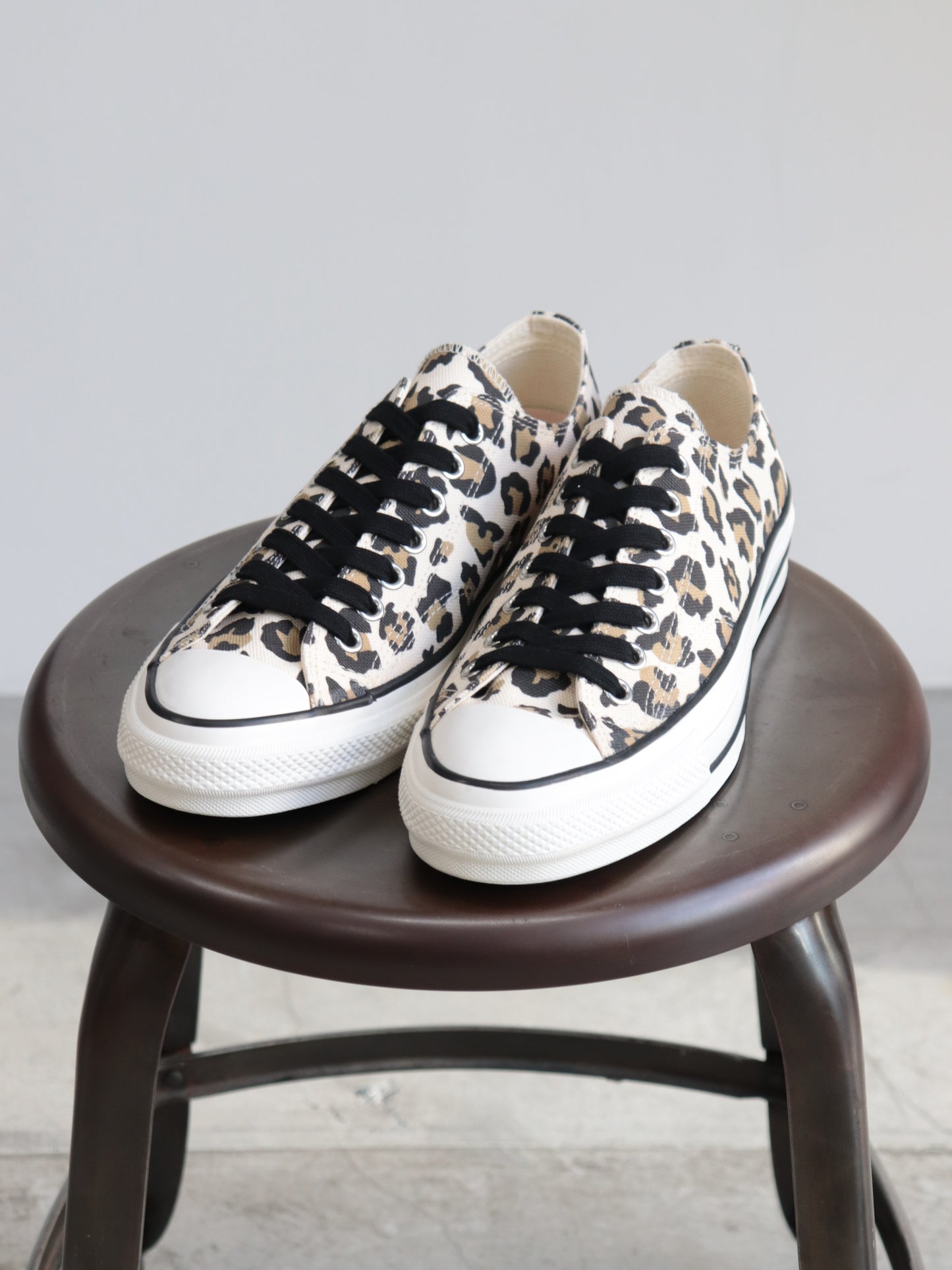CHUCK TAYLOR MATERIAL OX