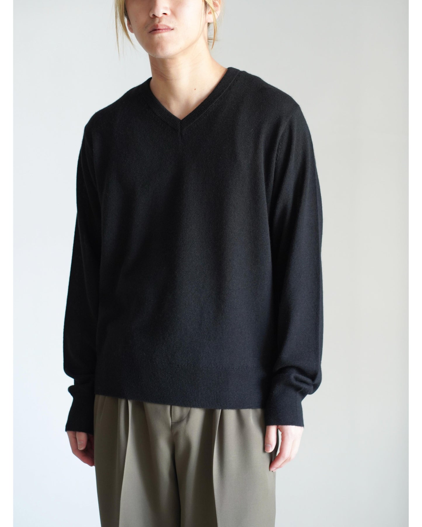 SUPER FINE CASHMERE SILK KNIT V-NECK P/O