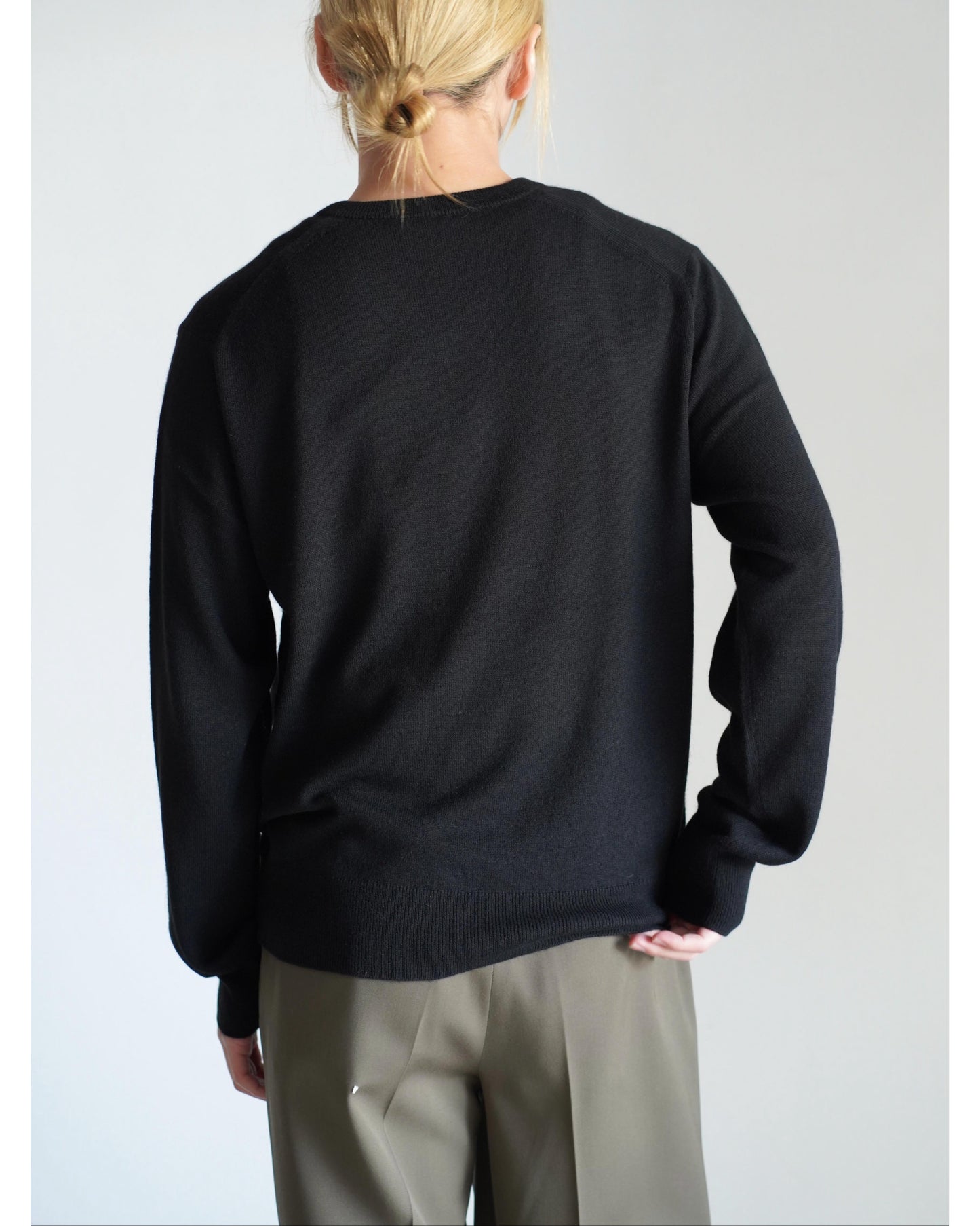 SUPER FINE CASHMERE SILK KNIT V-NECK P/O