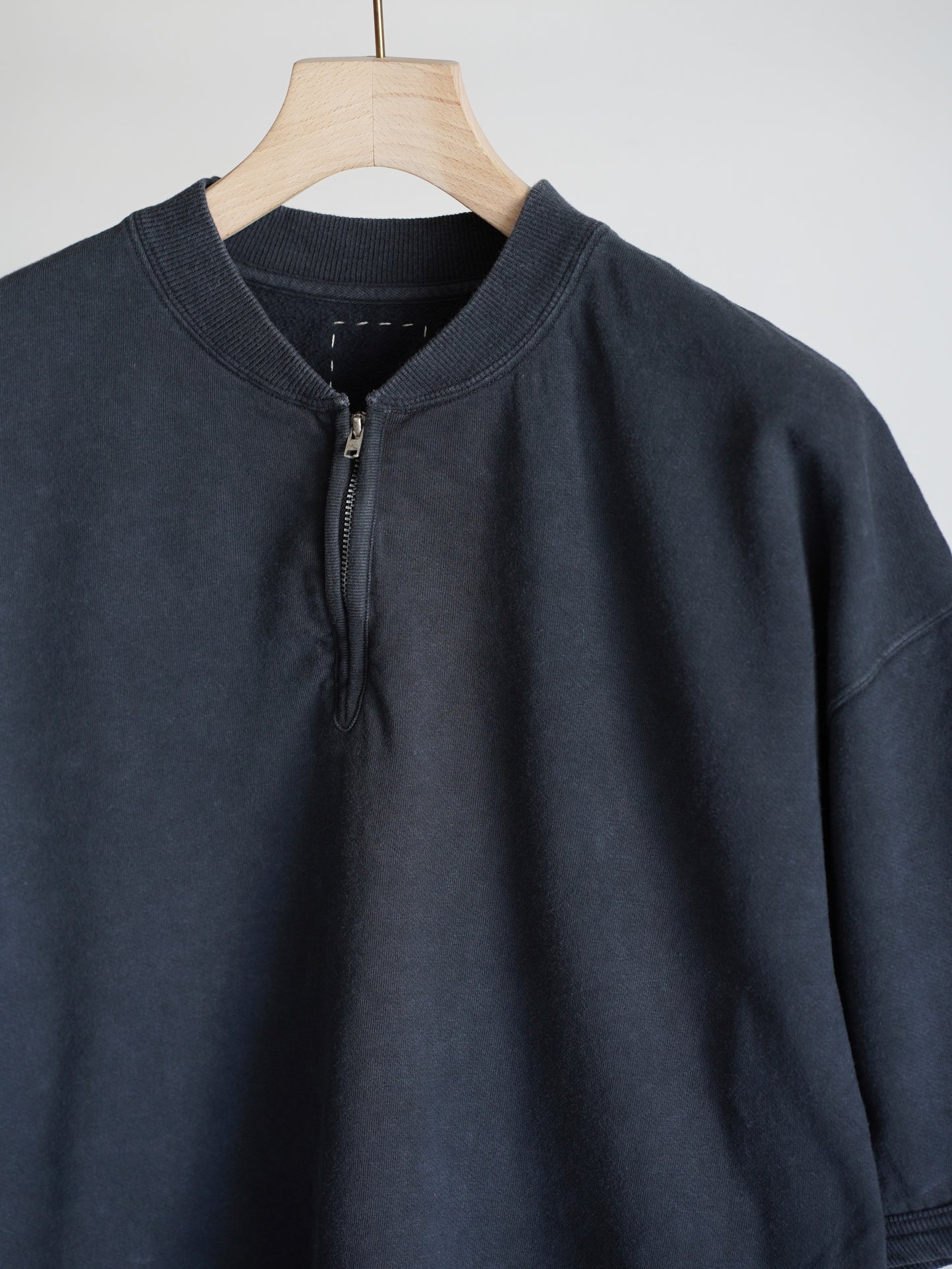 MONDO HENLEY ZIP S/S DMGD