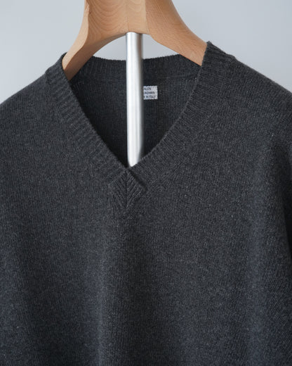Medium Gauge V-Neck