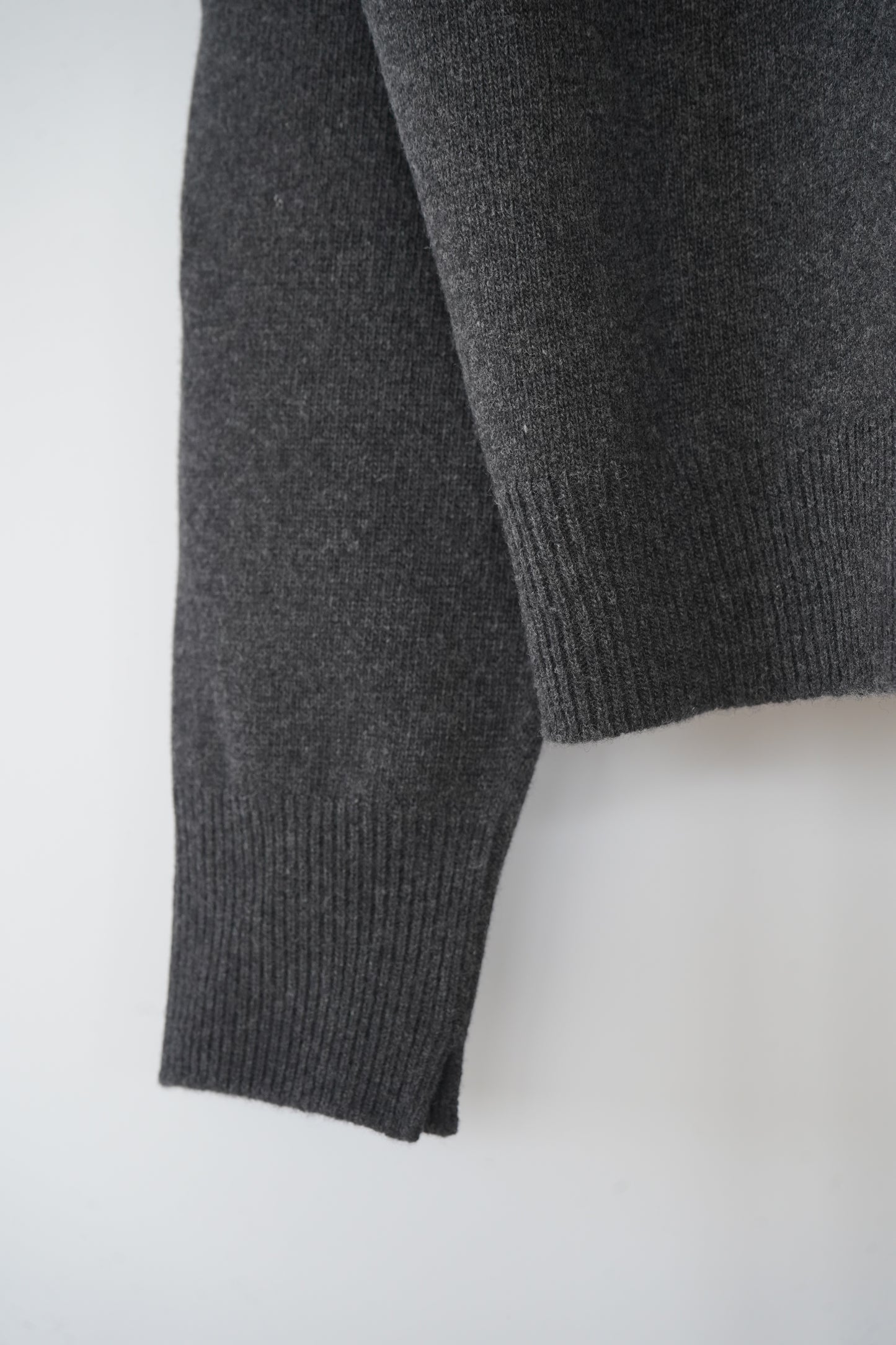 Medium Gauge V-Neck