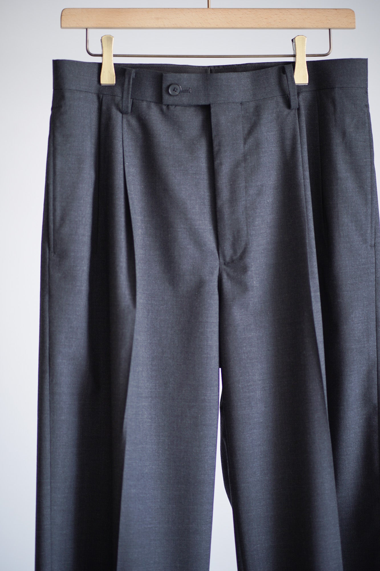ULTRA FINE TROPICAL WOOL TWO-TUCK SLACKS