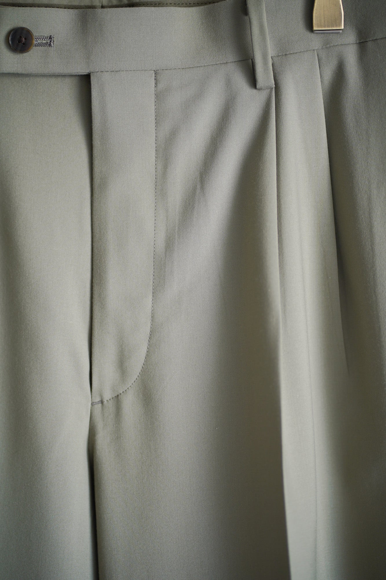 ULTRA FINE TROPICAL WOOL TWO-TUCK SLACKS