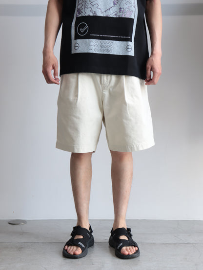 TWO TUCK SHORTS