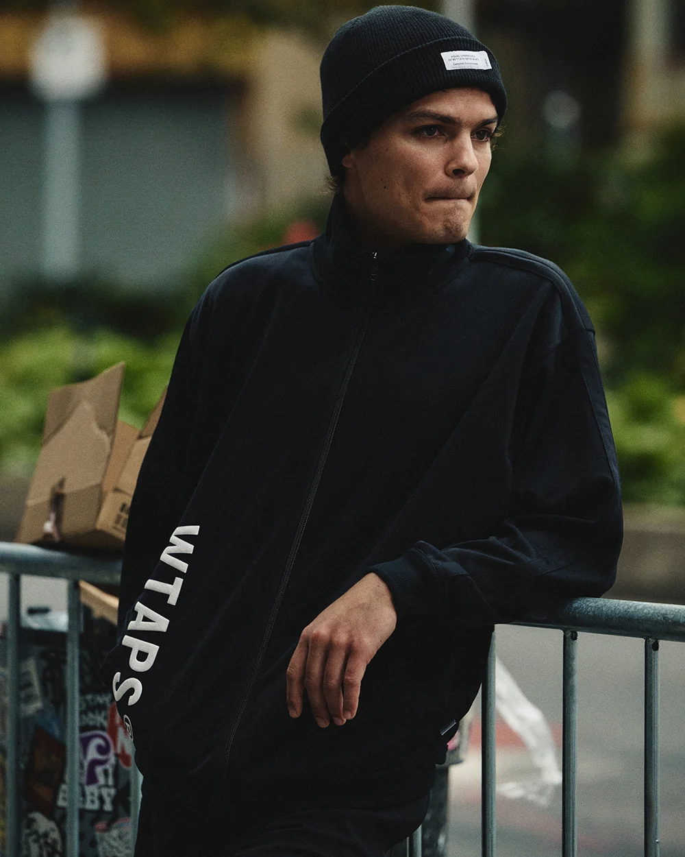 TIPSI ZIP SWEATER