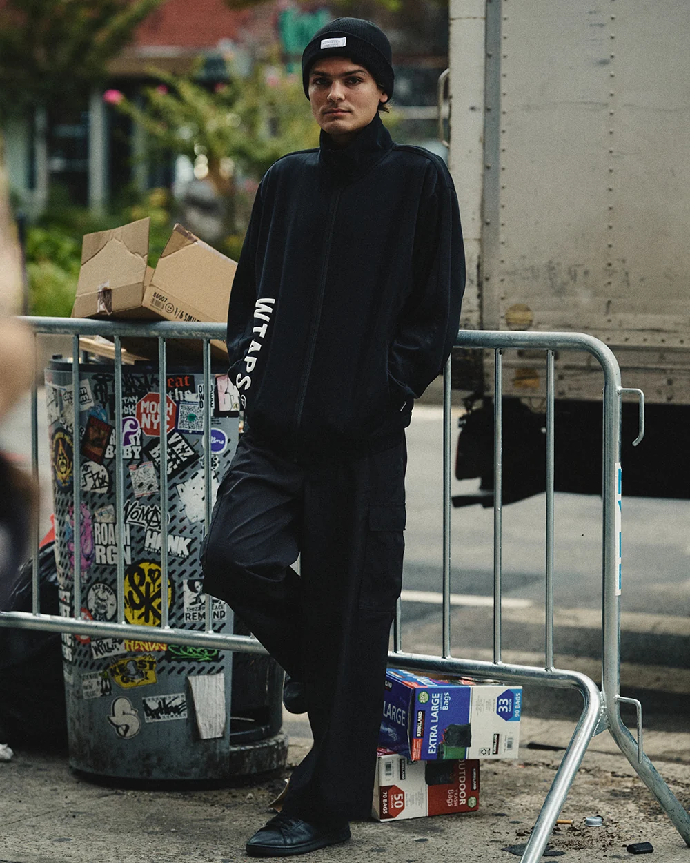 TIPSI ZIP SWEATER