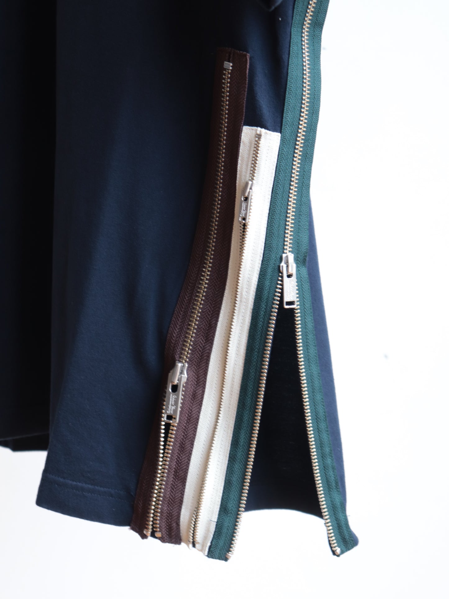 UP2F4803 / ZIP CUT SEWN