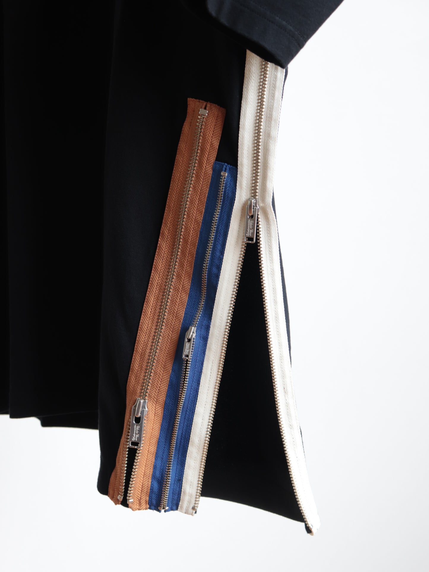 UP2F4803 / ZIP CUT SEWN