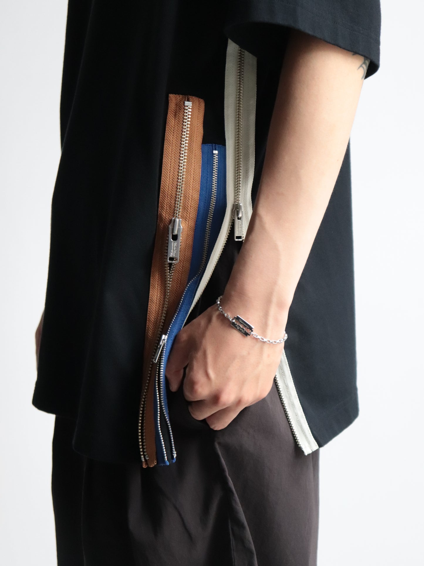 UP2F4803 / ZIP CUT SEWN